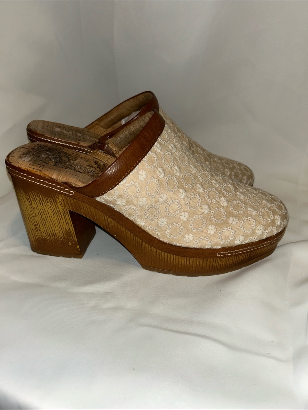 Korks Lori Congo Embroidered Boho Cottage Chunky Faux Wood Heeled Clog Mules 9 - Picture 14 of 15